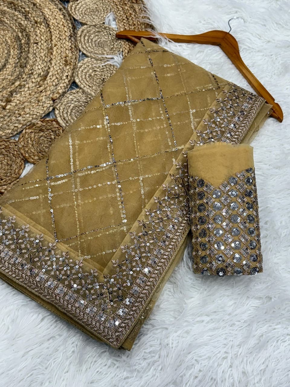 Celebrity-Inspired Elegance Mono Net Saree with Blouse